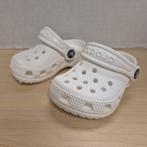 Crocs Classic Clog Toddler Size 2C White Beach Walking Outdoor Slip On Sandals